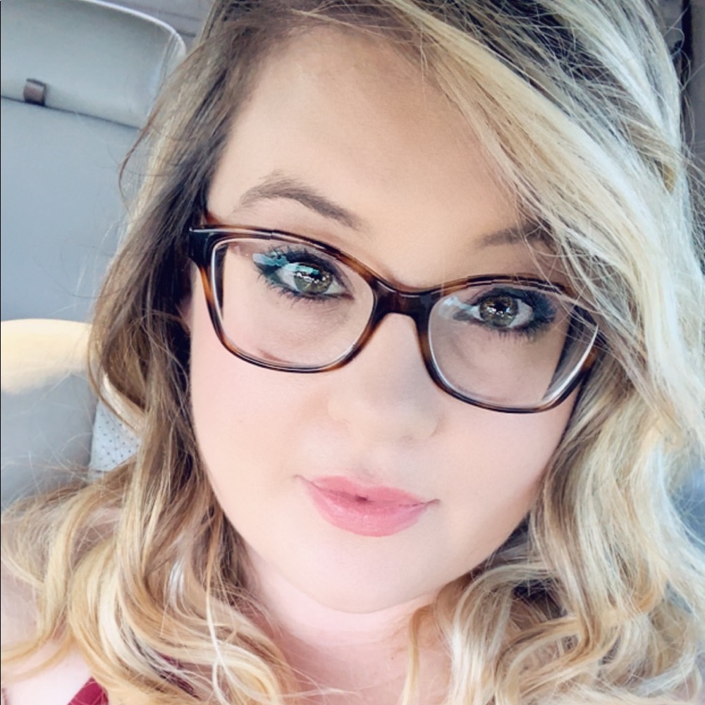 Meet your Posher, Savannah